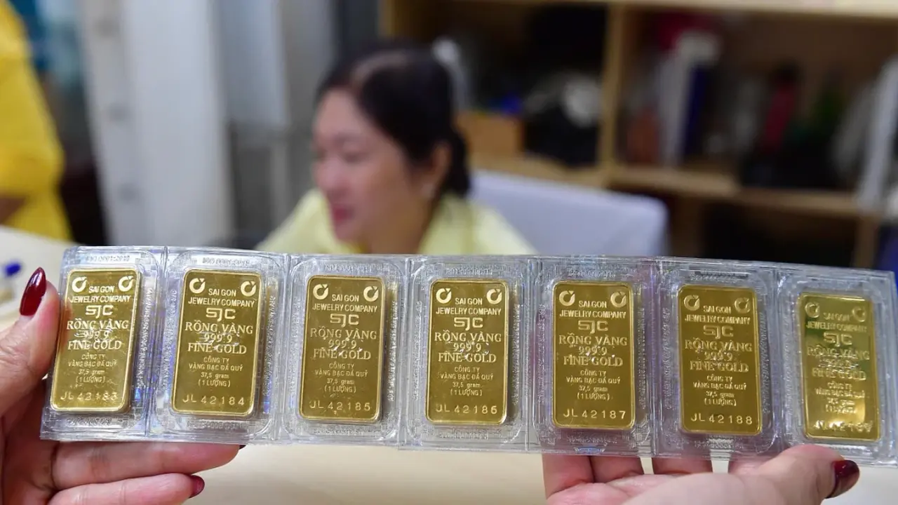 تحديات تقلبات أسعار الذهب العالمي وتأثيرها على عيار 9999 في سانت جوزيف